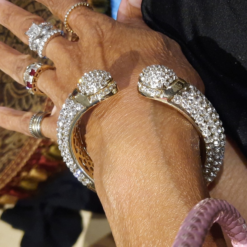 NEW AUTHENTIC GENUINE JB JEWELERS MASSIVE CRYSTAL BANGLE Easy On Off GOLD TONE